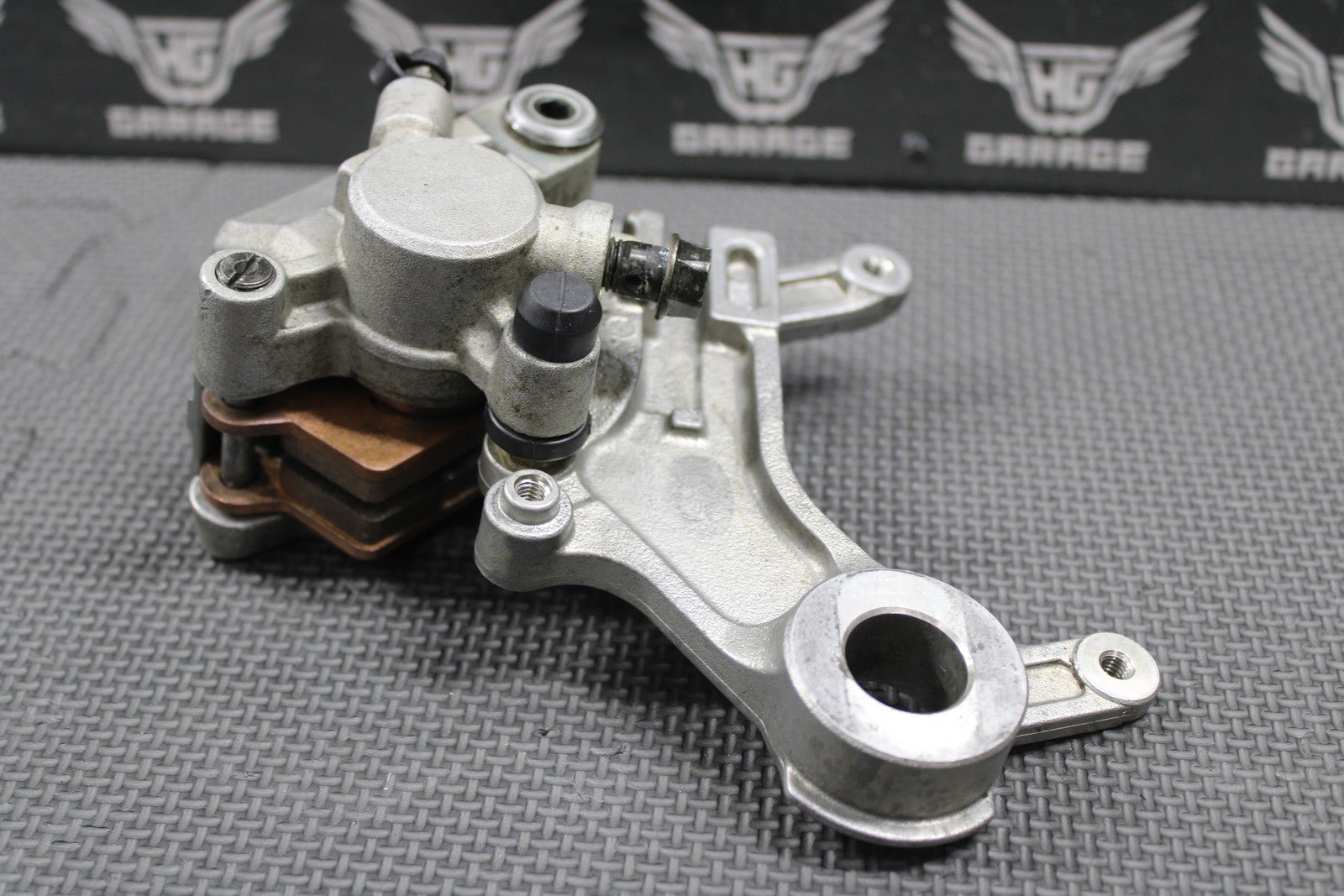 1997 HONDA 97 - 99 CR250R OEM NISSIN REAR BACK BRAKE CALIPER 43150 - KZ3 - B01 NICE! - hggarage