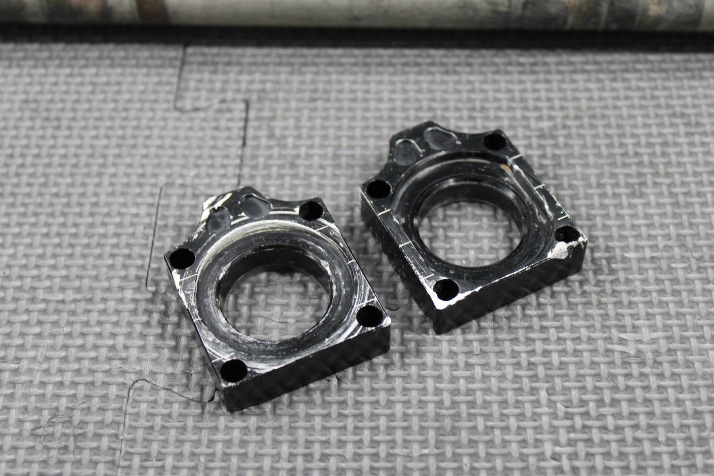 2007 KAWASAKI KX250F OEM REAR AXLE BACK WHEEL RIM PIVOT BOLT AXEL 41068 - 1466 - hggarage