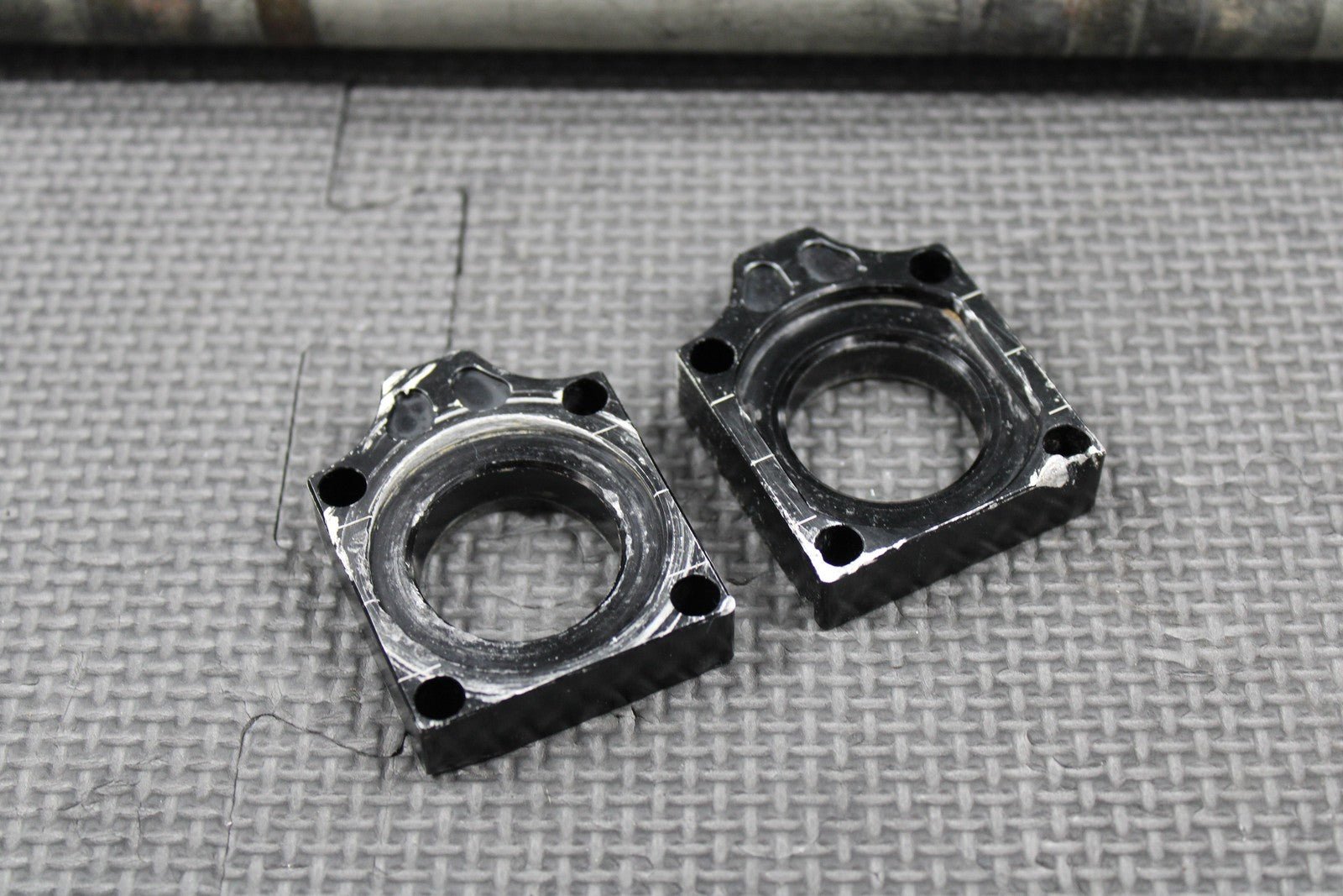 2007 KAWASAKI KX250F OEM REAR AXLE BACK WHEEL RIM PIVOT BOLT AXEL 41068 - 1466 - hggarage