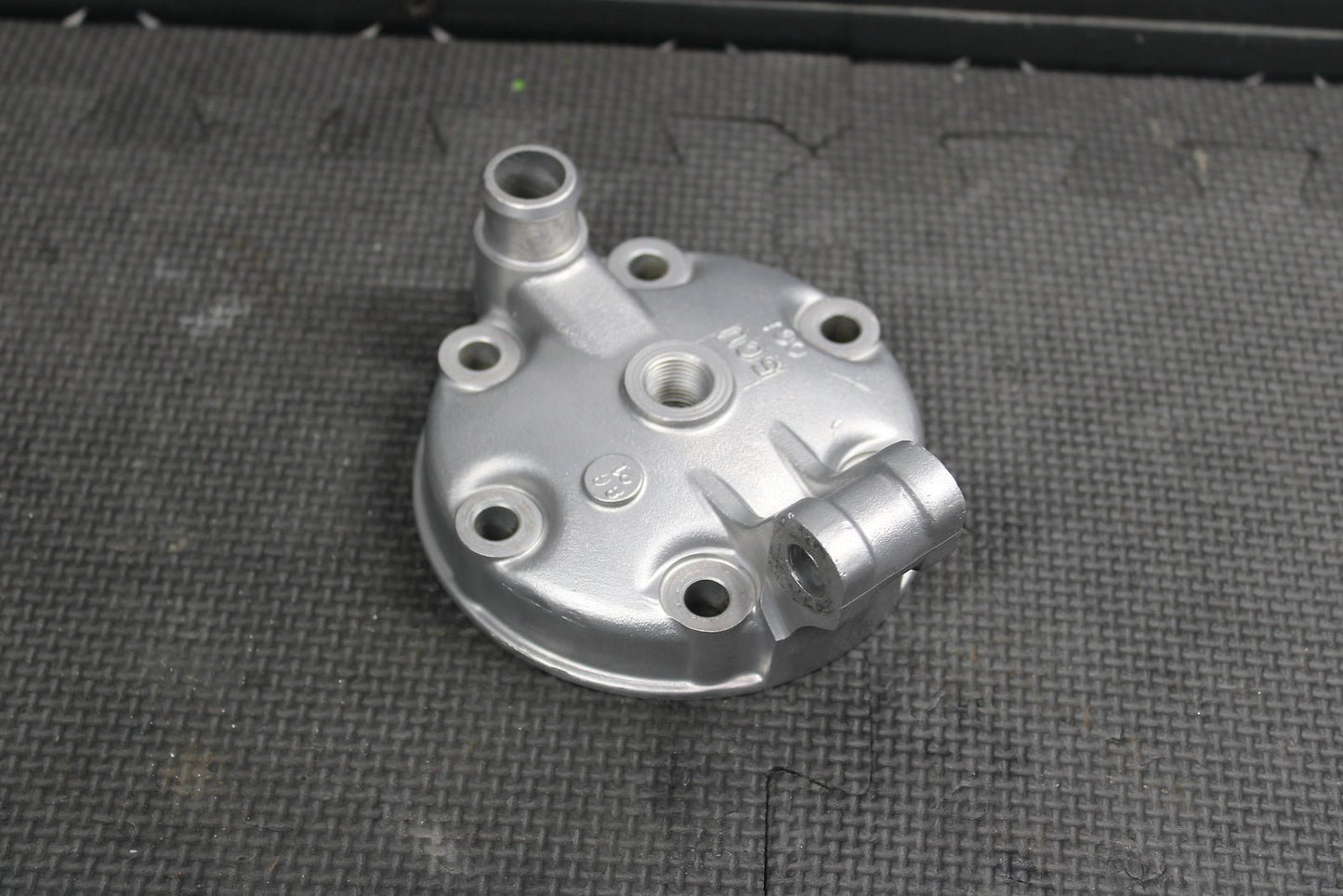 1999 YAMAHA YZ250 ENGINE MOTOR CYLINDER HEAD 5CU - 11111 - 00 - 00 - hggarage