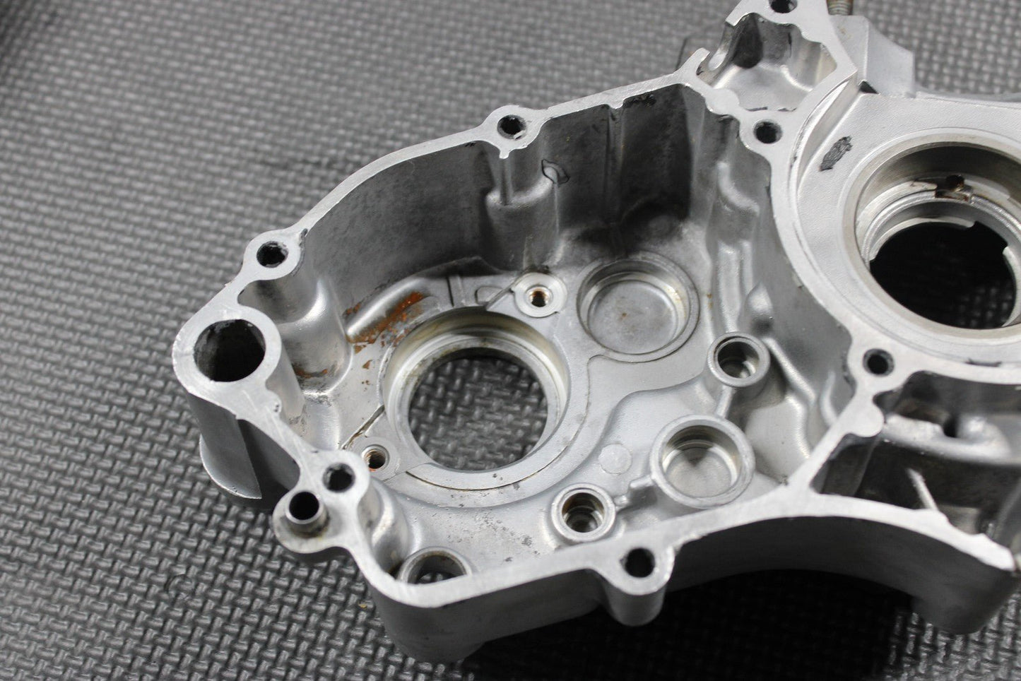 2001 KAWASAKI 01 - 05 KX100 KX85 OEM LEFT RIGHT ENGINE MOTOR CRANKCASE CRANK CASES - hggarage