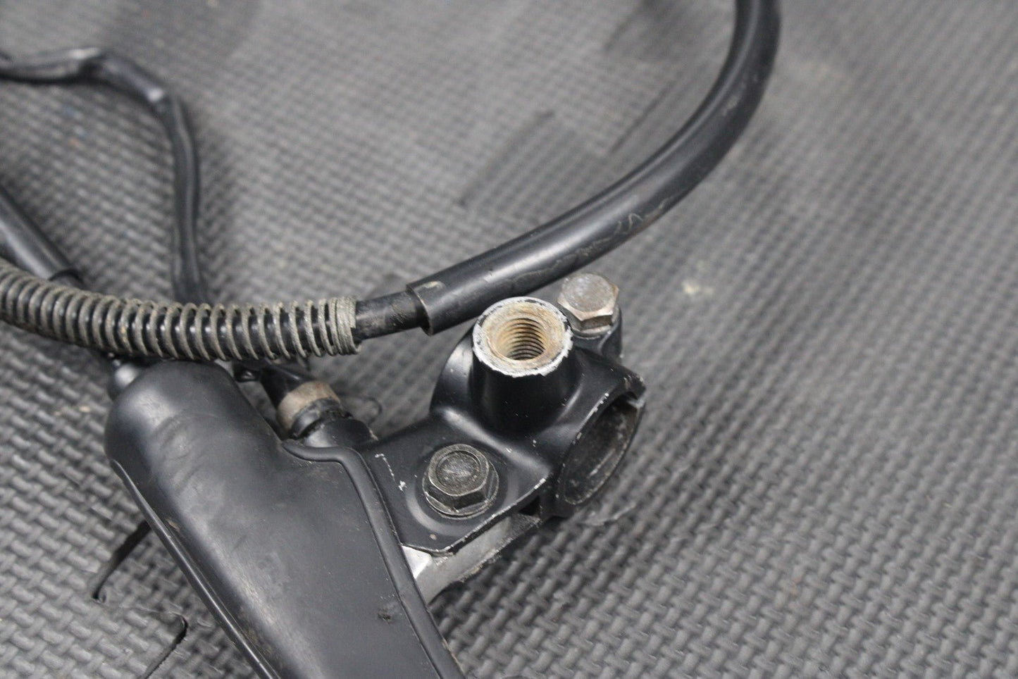 1987 87 - 95 YAMAHA TW200 OEM CLUTCH PERCH MOUNT WITH LEVER CABLE 1RL - 26335 - 00 - 00 - hggarage
