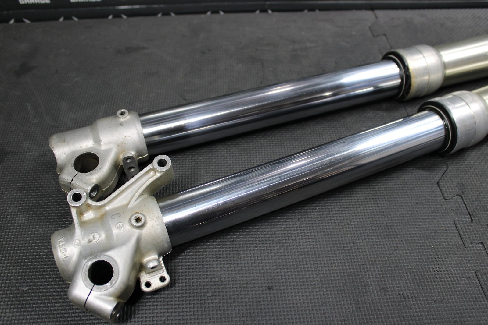 1997 Yamaha YZ125 OEM Right Left Front Suspension Forks Shocks 4XM - 23102 - L0 - 00 - hggarage