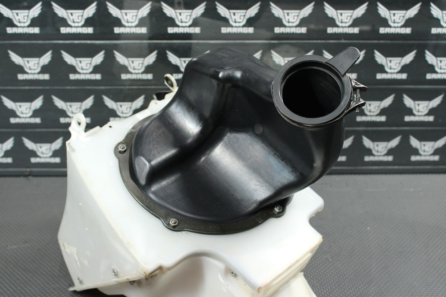 1999 HONDA CR125R OEM AIRBOX INTAKE AIR CLEANER CASE NICE! 17210-KZ4-J01