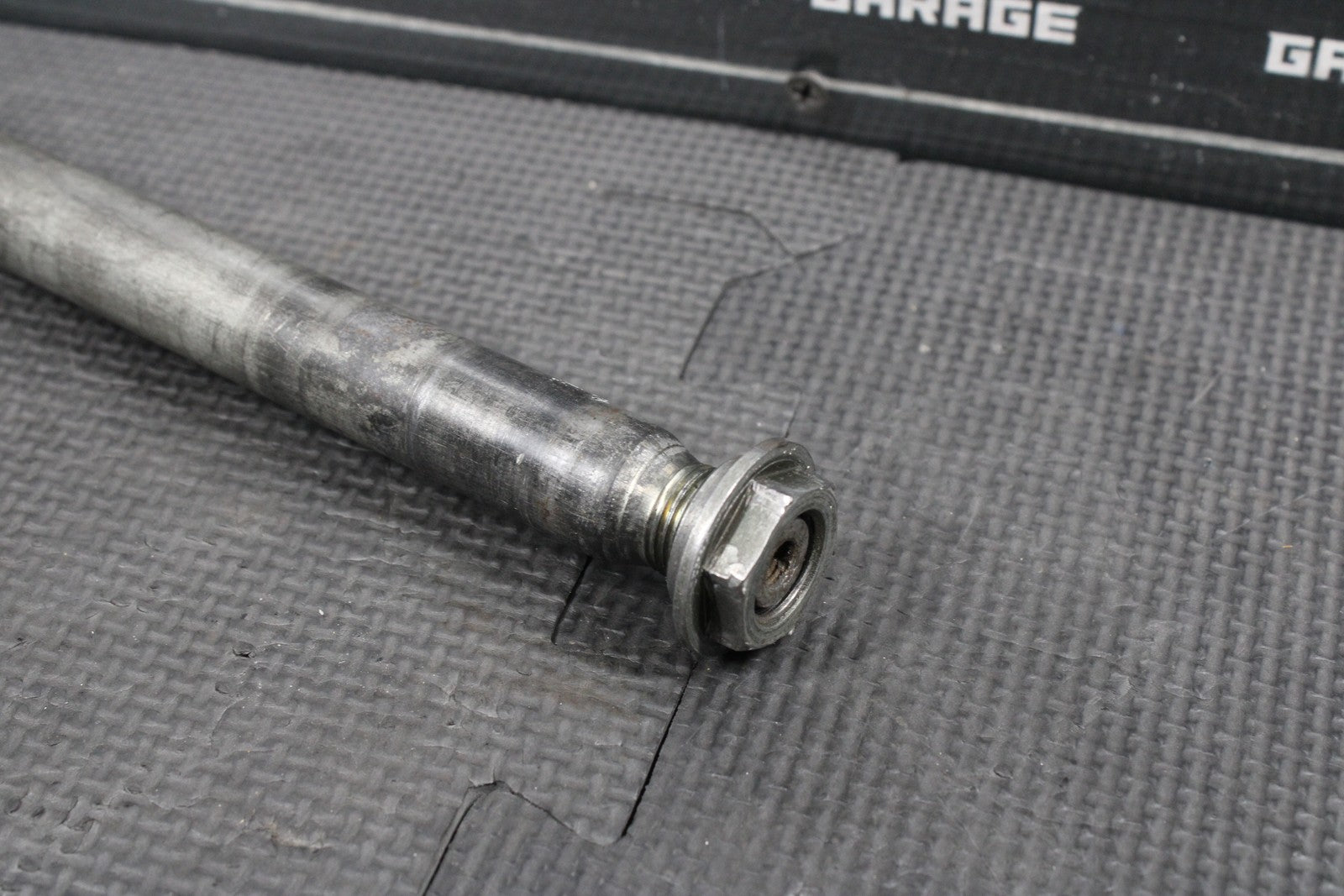 2002 YAMAHA YZ250 OEM FRONT WHEEL RIM AXLE PIVOT BOLT 5BE - 25181 - 00 - 00 - hggarage