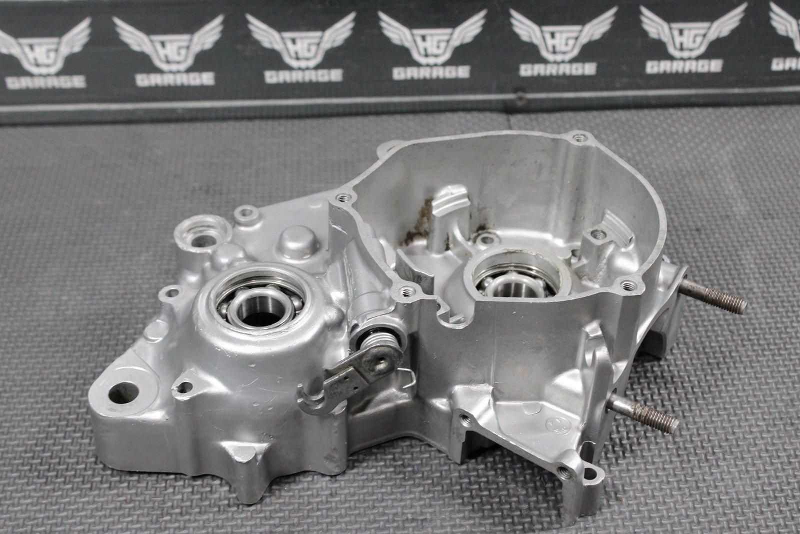 2007 02 - 18 YAMAHA YZ85 OEM LEFT ENGINE MOTOR CRANKCASE CRANK CASES BLOCK - hggarage