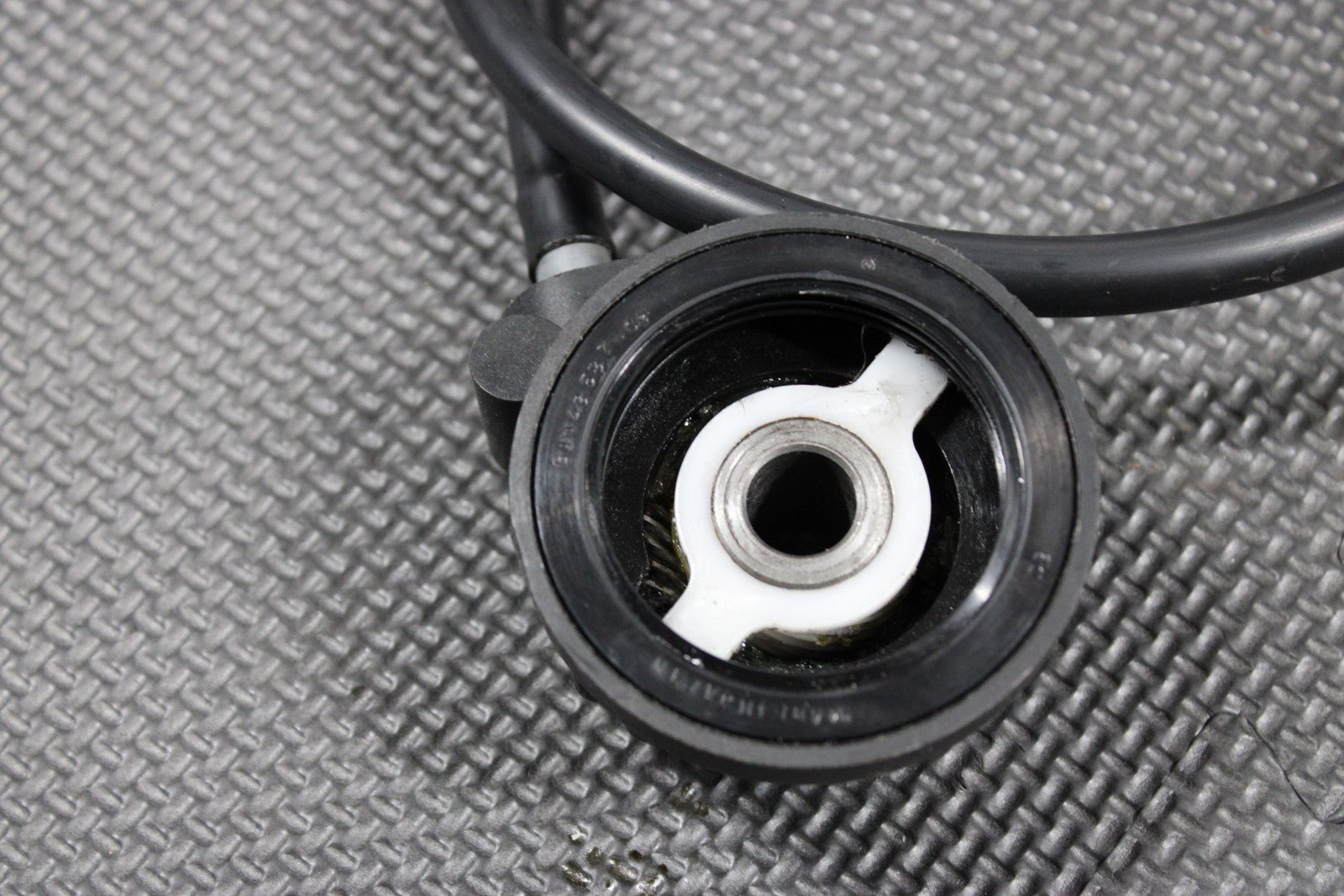 2005 SUZUKI DR200SE SPEED DRIVE GEAR HUB WITH CABLE SPEEDOMETER GAUGE CLUSTER - hggarage