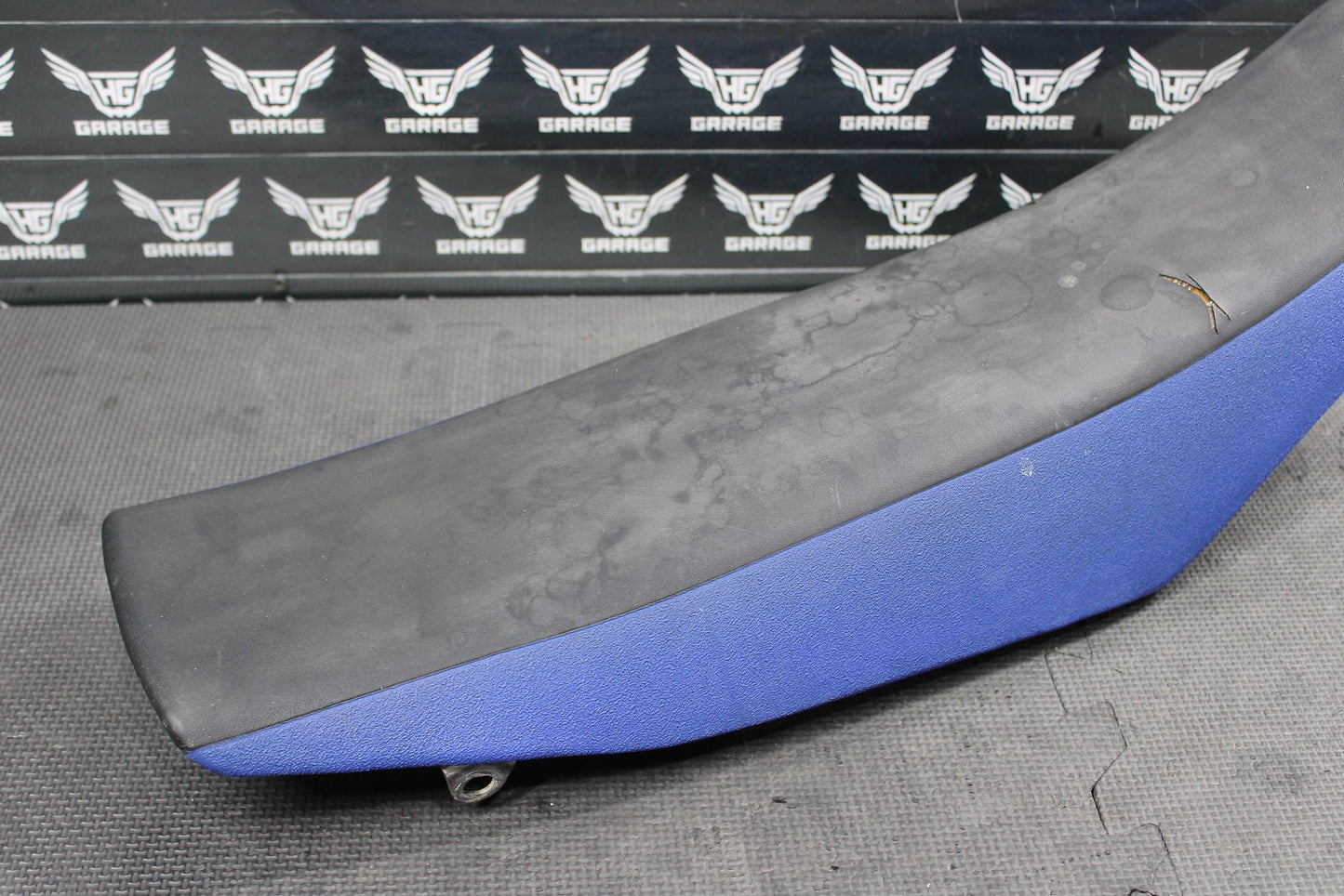 2006 Yamaha YZ450F OEM Seat Saddle 5XC - 24710 - 91 - 00 - hggarage