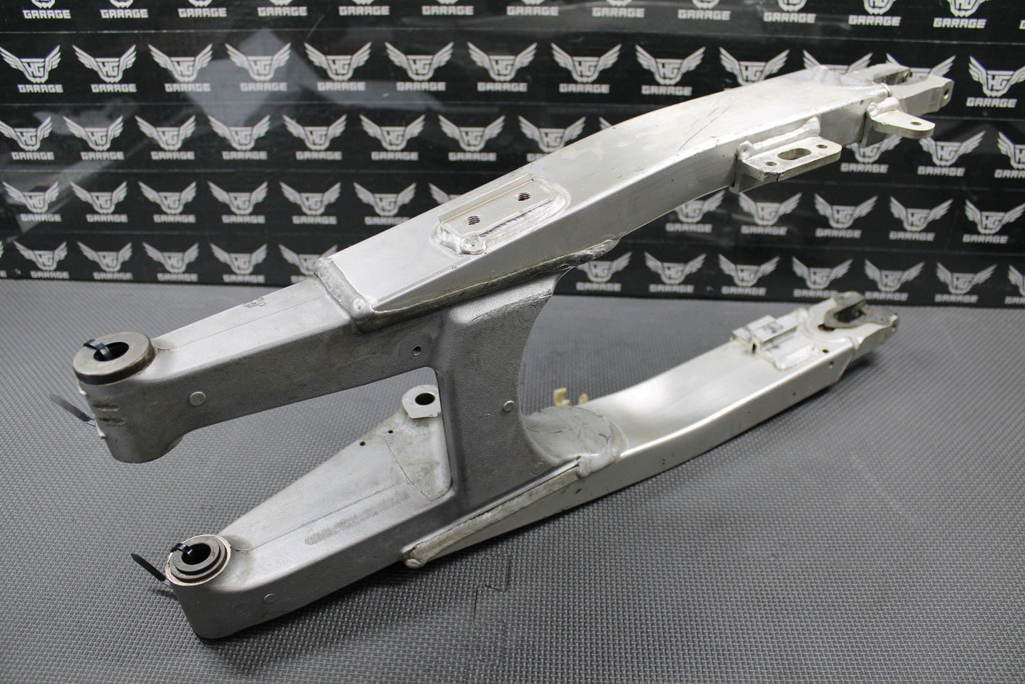 1995 SUZUKI RMX250 MODEL S OEM SWINGARM SWING ARM REAR SUSPENSION 61000 - 29E30 - hggarage