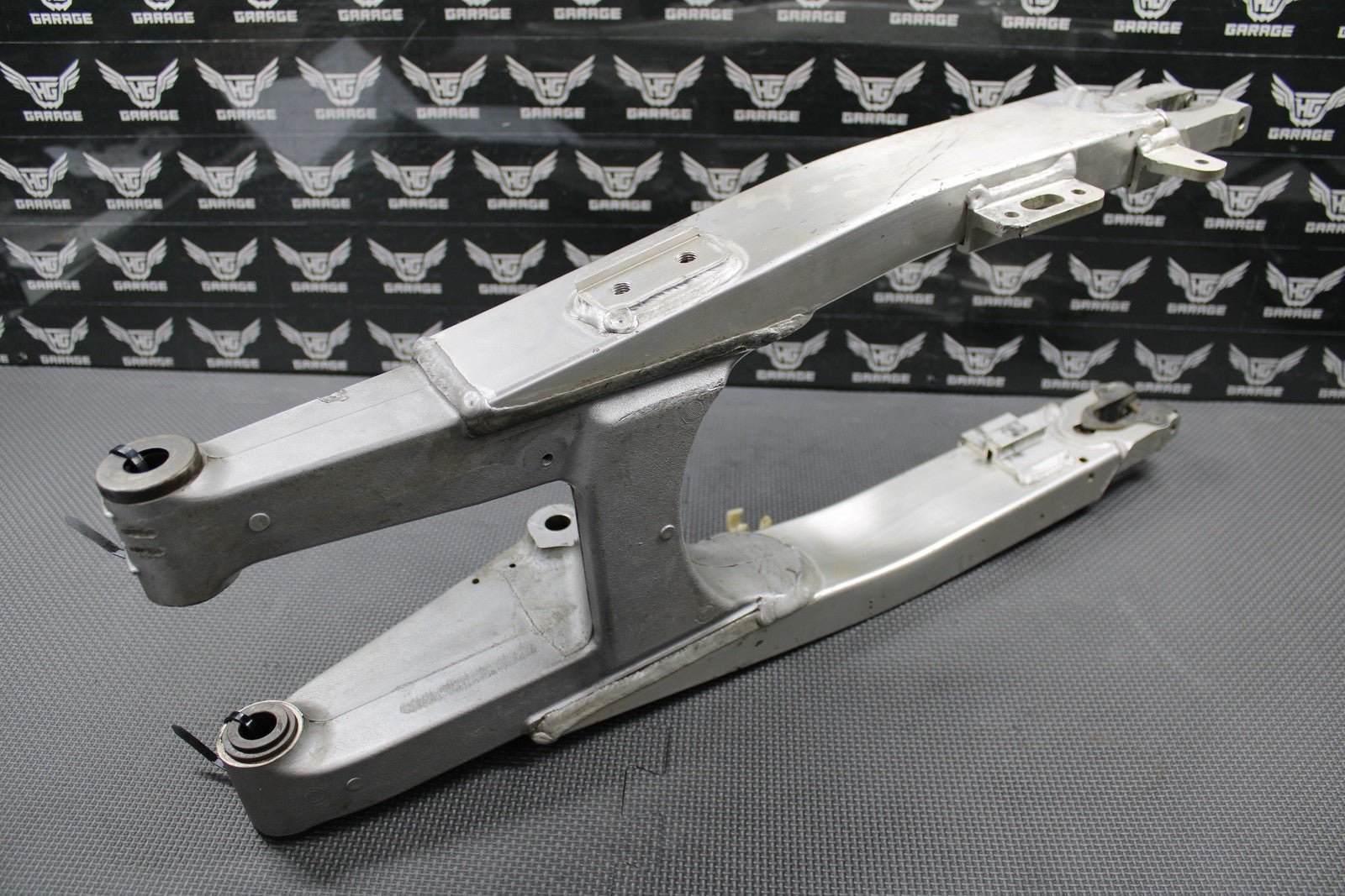 1995 SUZUKI RMX250 MODEL S OEM SWINGARM SWING ARM REAR SUSPENSION 61000 - 29E30 - hggarage