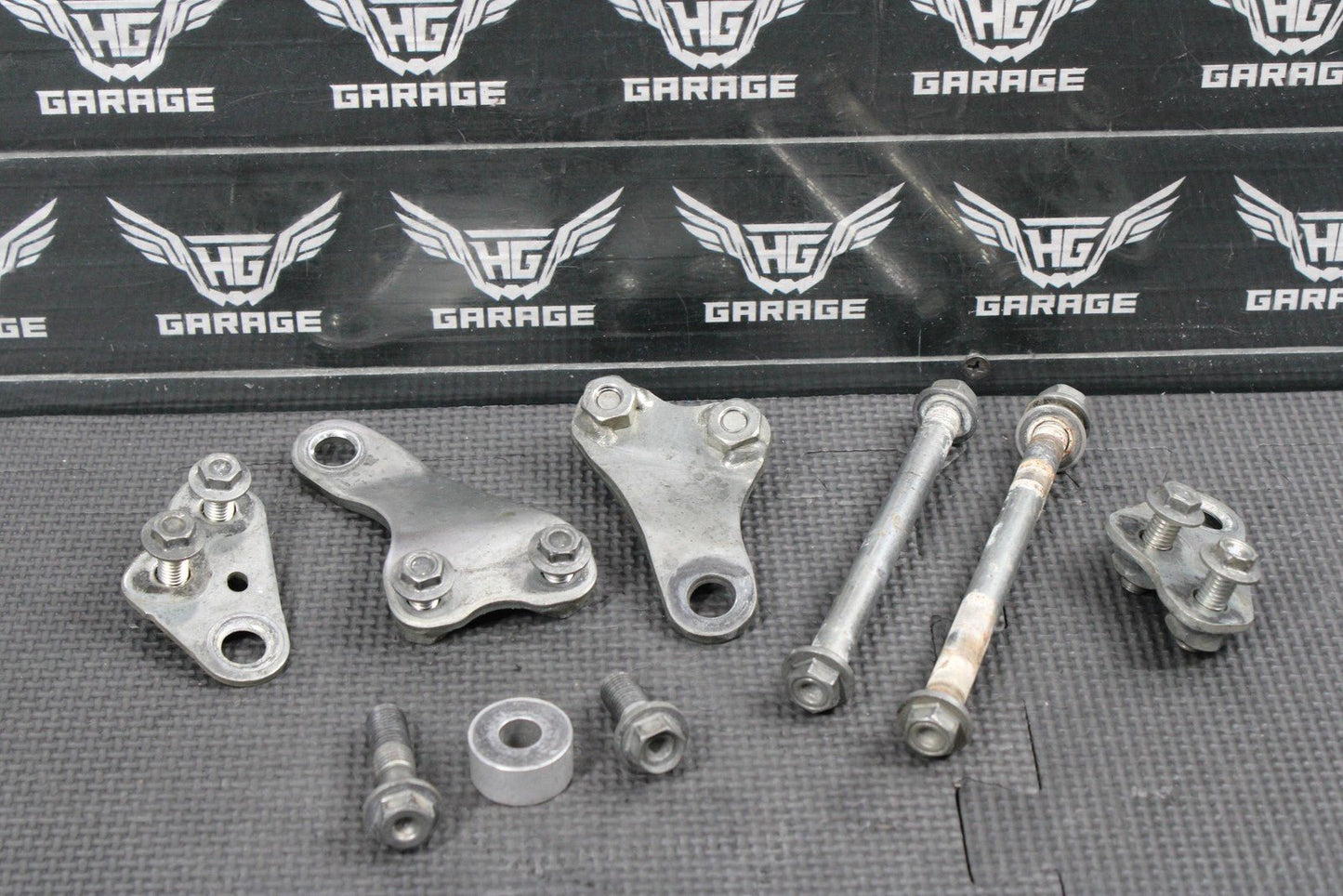 2023 HONDA CRF250R OEM ENGINE MOTOR MOUNT STAY BRACKETS HARDWARE BOLTS - hggarage