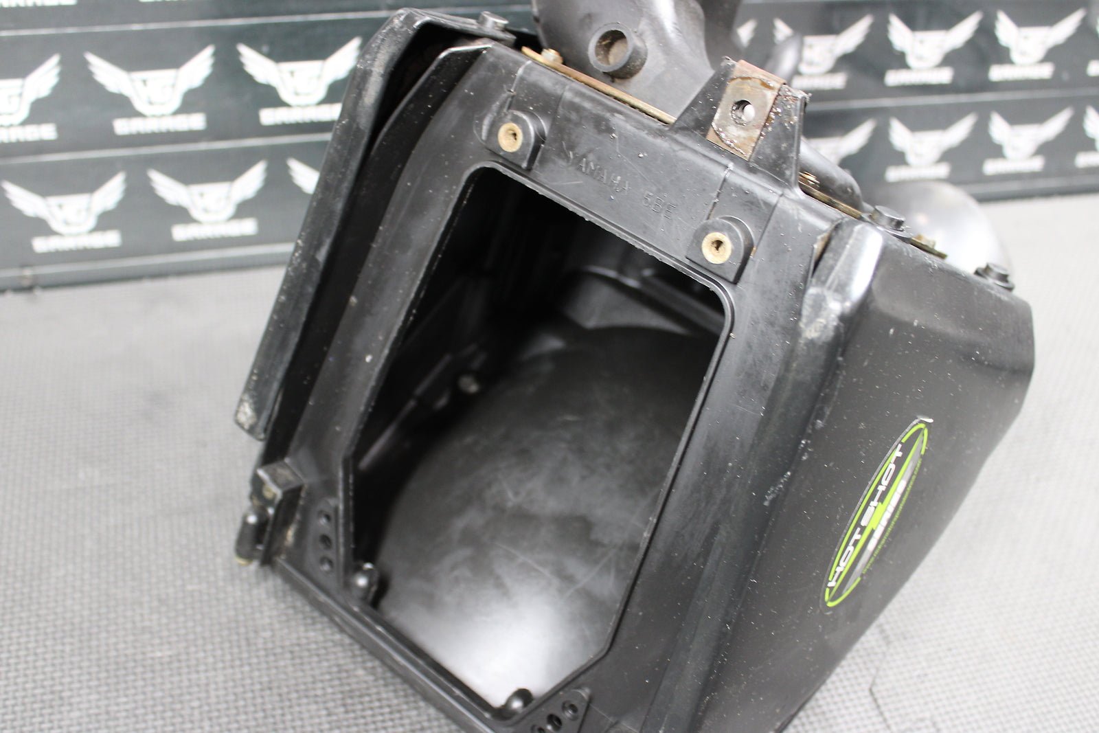 1998 YAMAHA YZ400F OEM AIRBOX AIR CLEANER FILTER INTAKE BOX 5BE - 14453 - 00 - 00 - hggarage