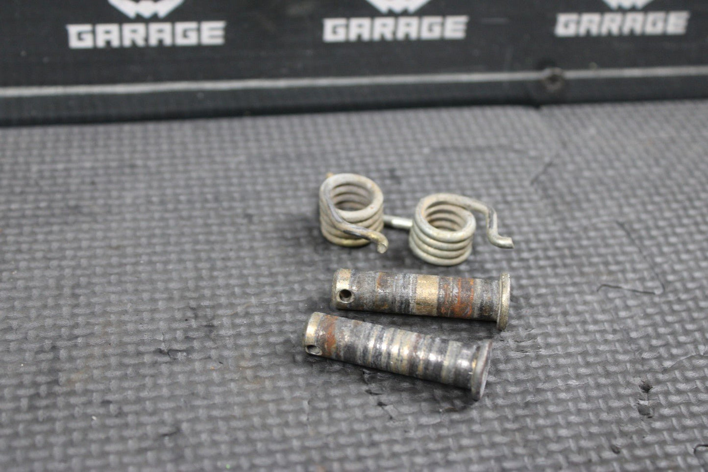 2000 YAMAHA TTR125 TTR125L OEM LEFT RIGHT FOOT PEGS PEDALS FRAME STAND - hggarage