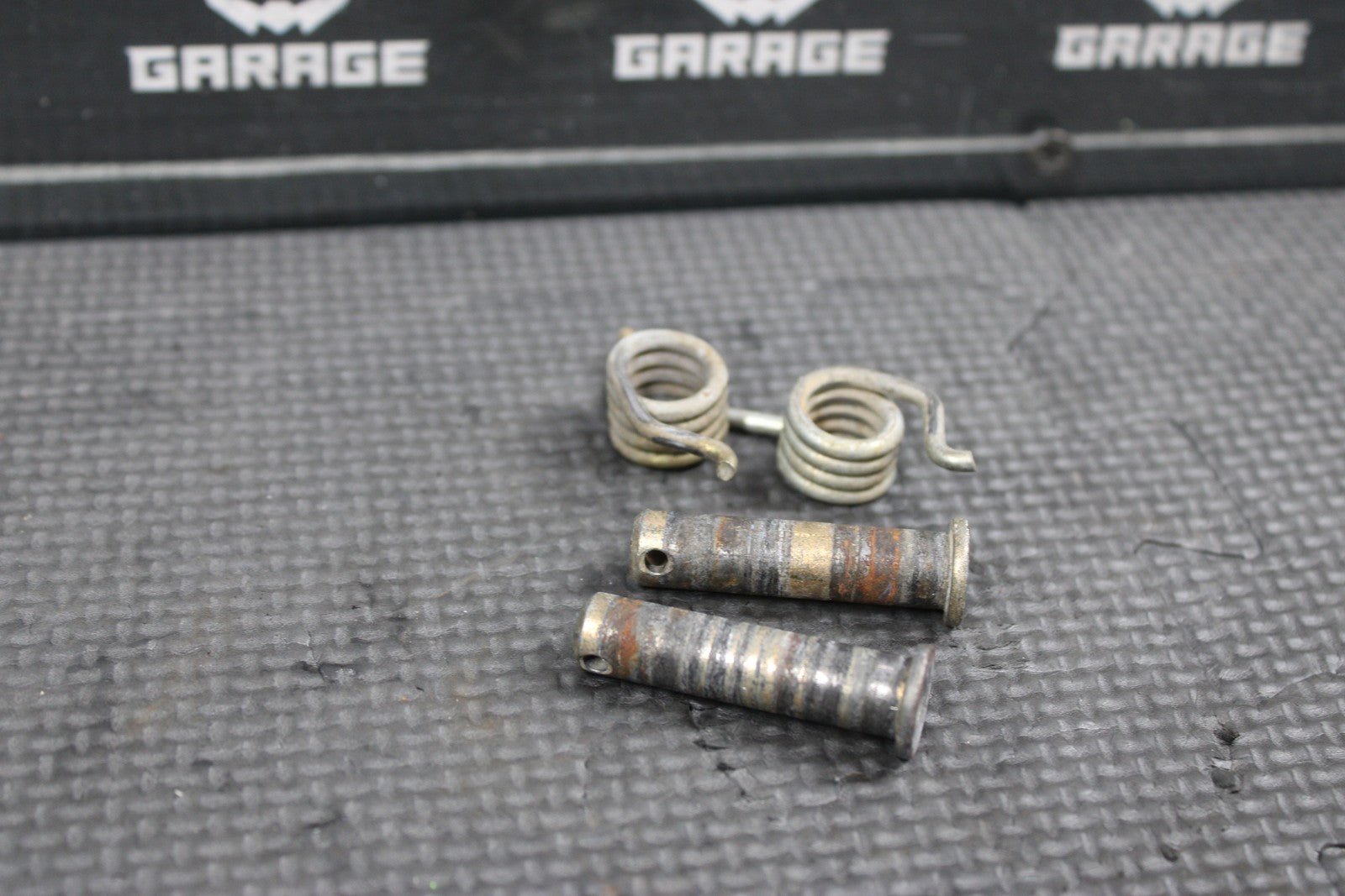 2000 YAMAHA TTR125 TTR125L OEM LEFT RIGHT FOOT PEGS PEDALS FRAME STAND - hggarage