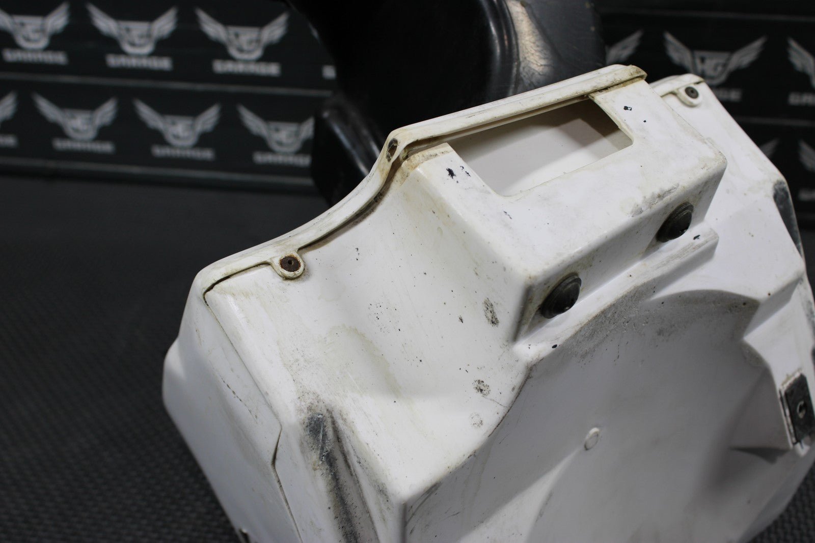 2001 YAMAHA YZ250 OEM AIRBOX INTAKE AIR CLEANER CASE 4SS - 14401 - 02 - 00 - hggarage