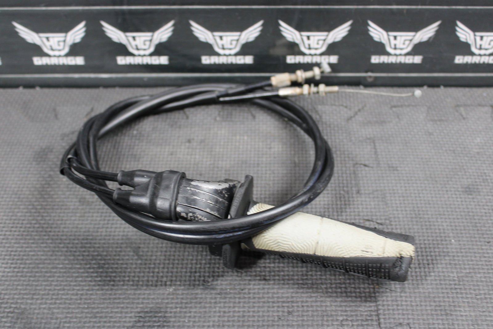 2000 YAMAHA YZ426F YZ400F OEM RIGHT THROTTLE GRIP 5BE - 26281 - 01 - 00 - hggarage