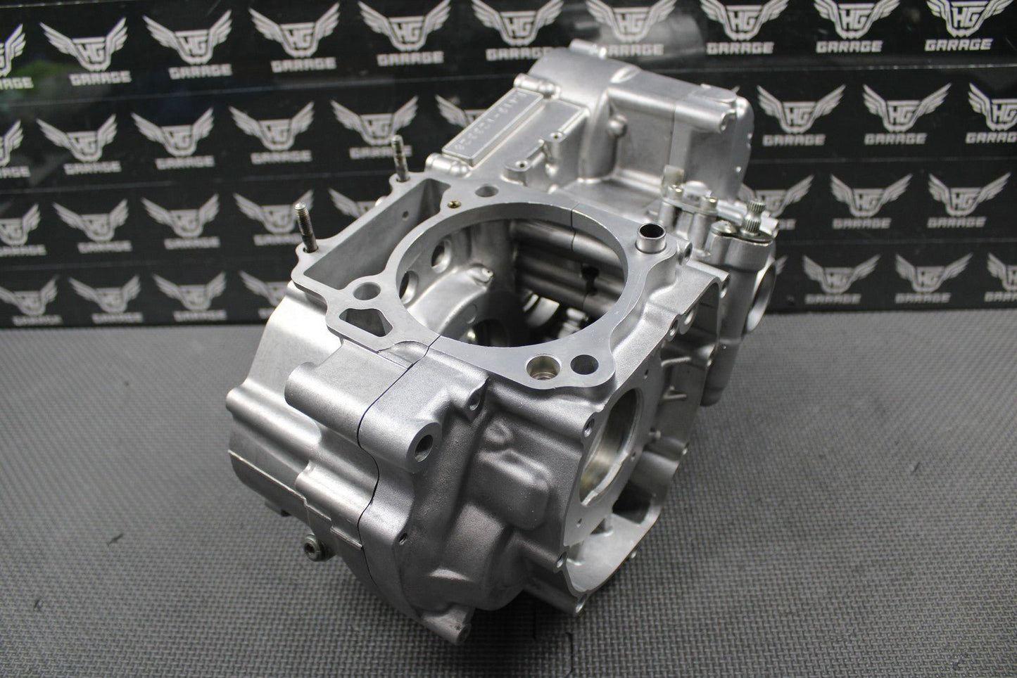 2003 KAWASAKI KLX400SR DRZ400 OEM LEFT RIGHT CRANKCASE CRANK CASE SET 14001 - S015 - hggarage