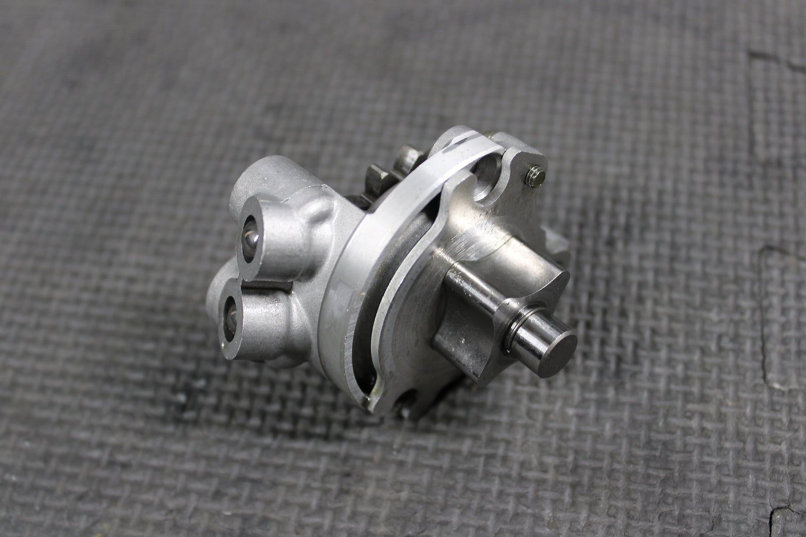 2005 YAMAHA WR250F YZ250 YZ250F OEM ENGINE MOTOR OIL PUMP 5SG - 13300 - 01 - 00 - hggarage