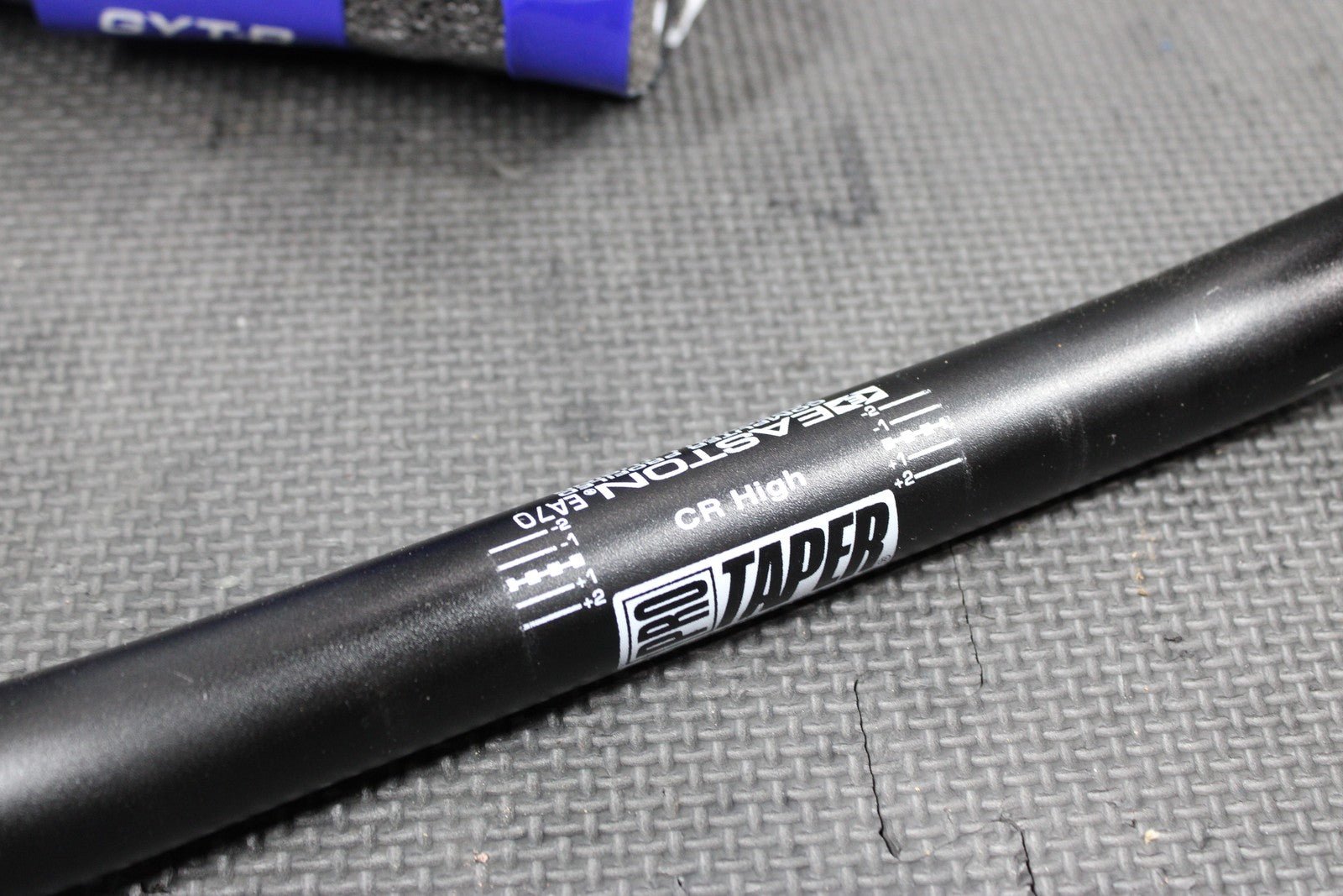 2005 YAMAHA PRO TAPER CR HIGH 1 1/8" HANDLEBARS BARS GRIPS STEERING 1C3 - 26111 - 00 - hggarage