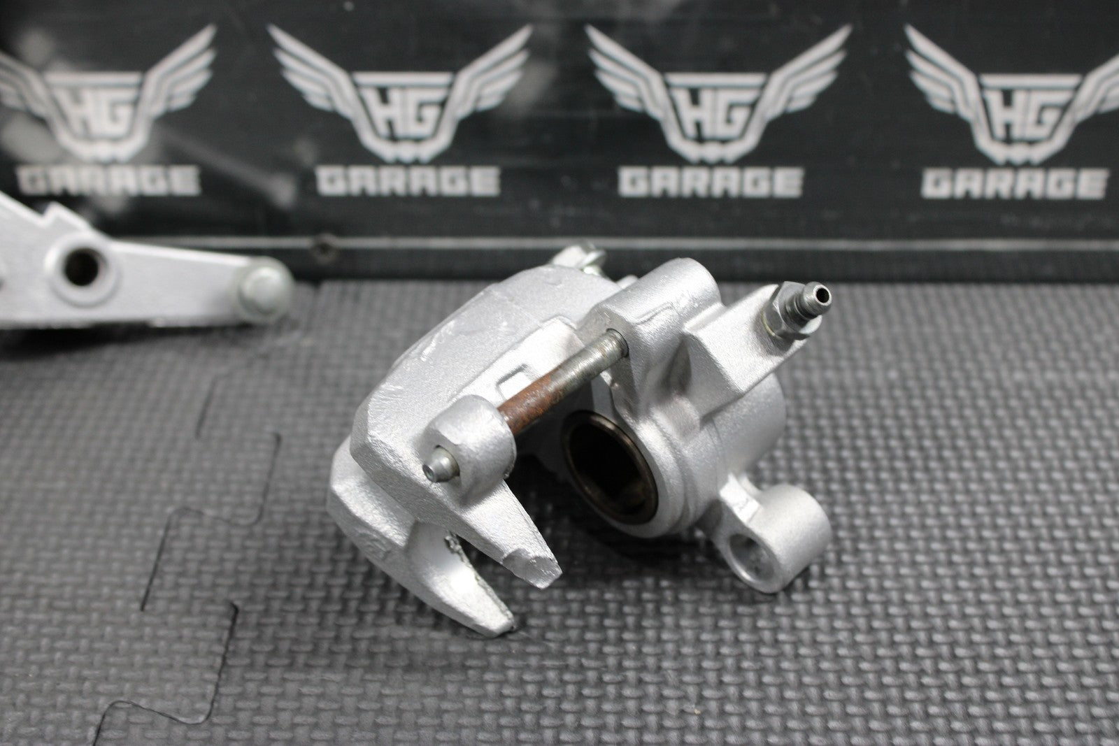 2014 KAWASAKI KX250F 04 - 18 OEM NISSIN REAR BACK BRAKE CALIPER HANGER 43080 - 0230 - hggarage