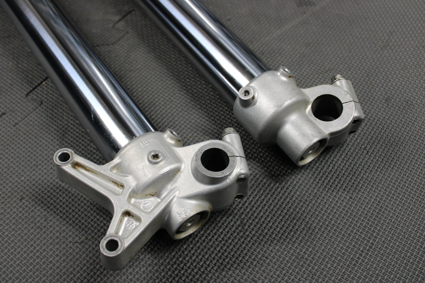 2008 Yamaha YZ450F OEM KYB Right Left Front Suspension Forks Shocks 2S2 - 23102 - A0 - hggarage