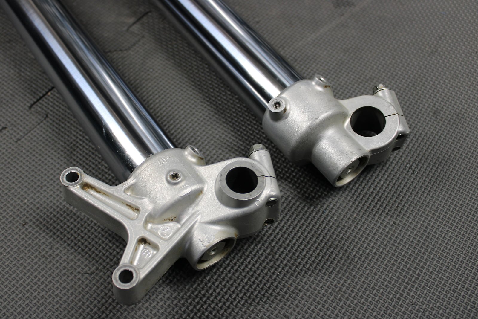 2008 Yamaha YZ450F OEM KYB Right Left Front Suspension Forks Shocks 2S2 - 23102 - A0 - hggarage