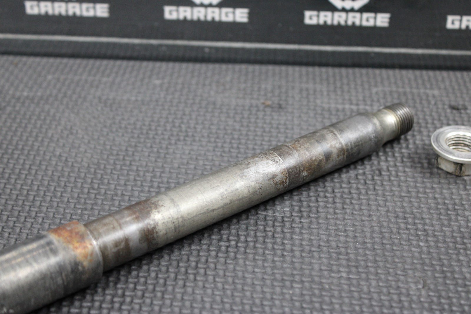 2007 HONDA 04 - 22 CRF450R OEM FRONT WHEEL RIM AXLE PIVOT BOLT 44301 - MEN - 000 - hggarage
