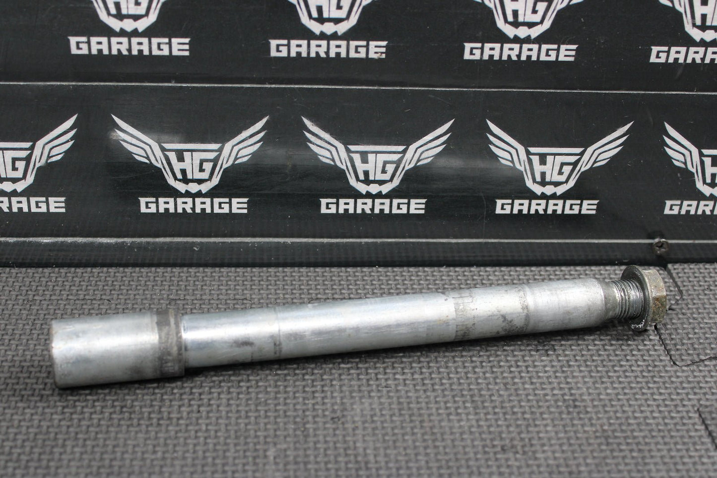 2005 Yamaha YZ125 OEM Front Wheel Rim Axle Pivot Bolt 1C3 - 25181 - 00 - 00 - hggarage