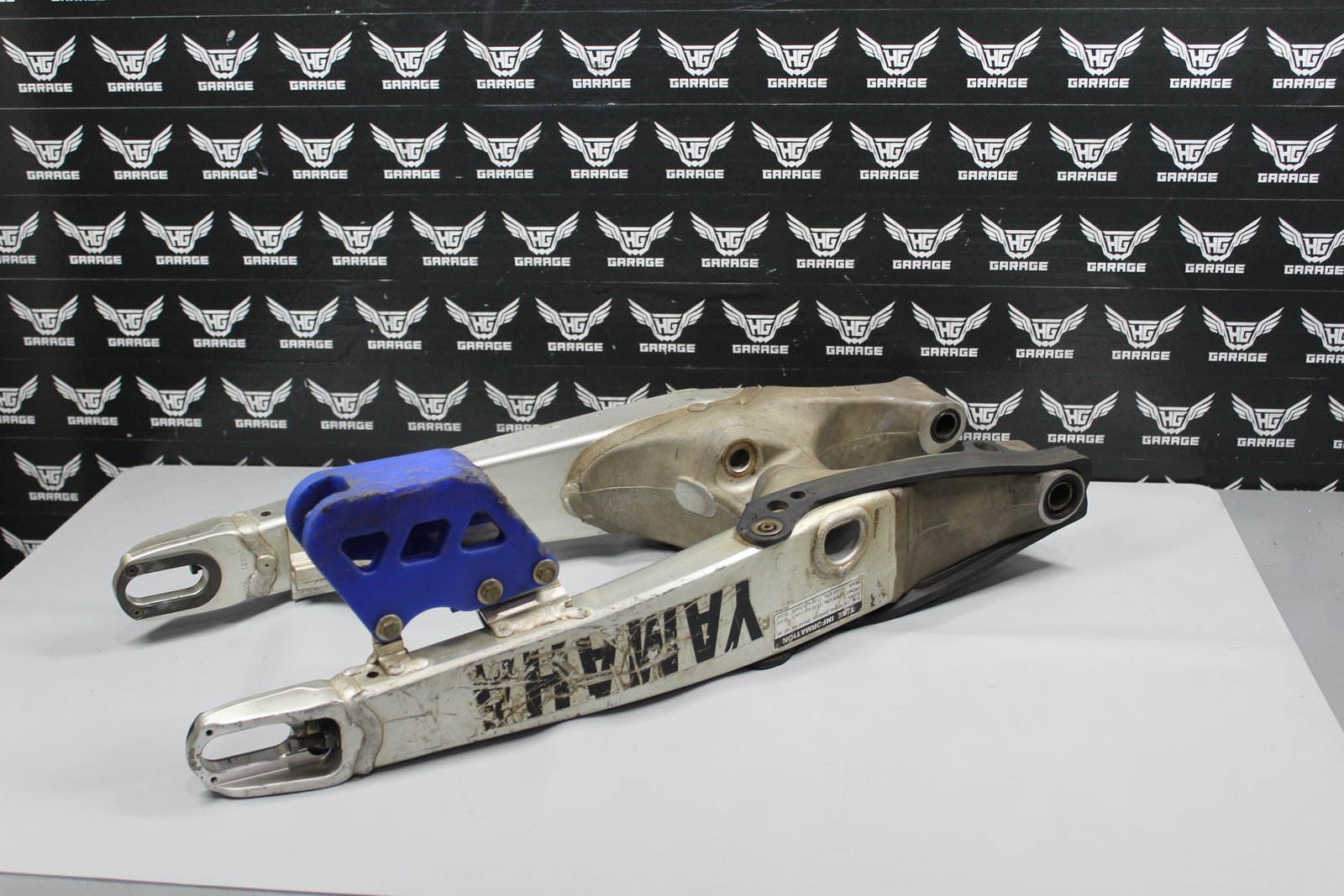 2004 Yamaha YZ450F OEM Swingarm Swing Arm Suspension 5UN - 22110 - 00 - 00 - hggarage