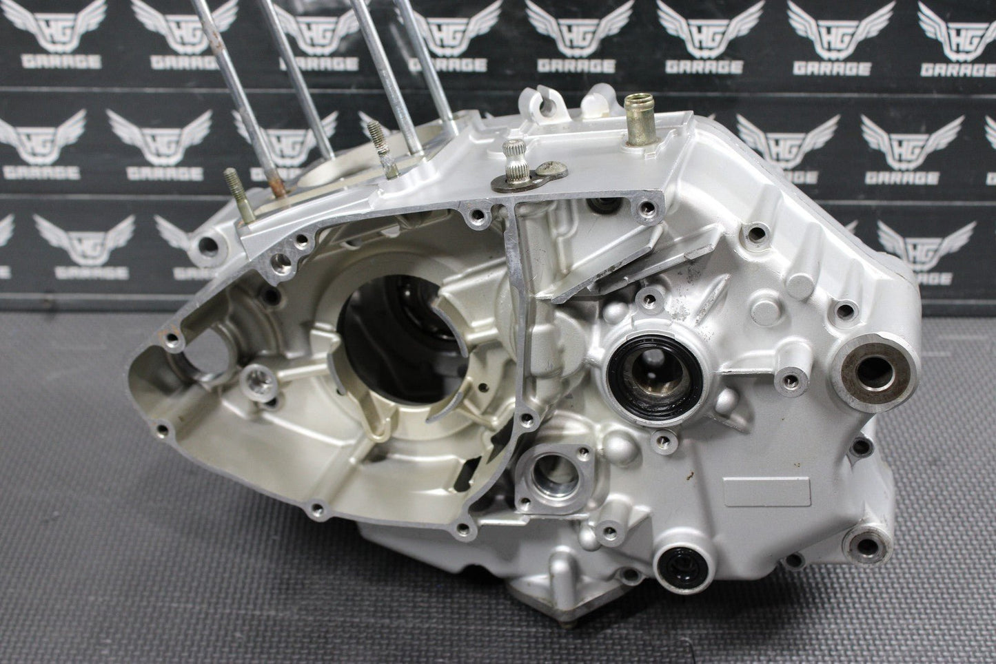 2005 SUZUKI DR200SE K5 OEM LEFT RIGHT ENGINE MOTOR CRANKCASE CRANK CASES BLOCK - hggarage