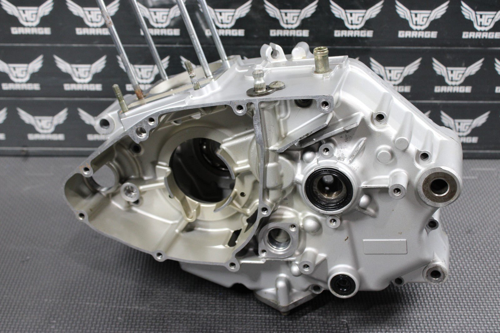 2005 SUZUKI DR200SE K5 OEM LEFT RIGHT ENGINE MOTOR CRANKCASE CRANK CASES BLOCK - hggarage