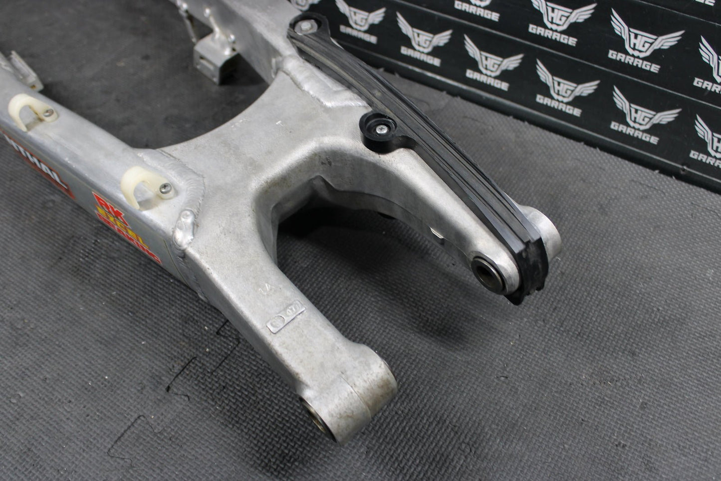 2011 KAWASAKI KX250F 09 - 11 KX450F OEM SWINGARM SWING ARM SUSPENSION 33001 - 0 - hggarage