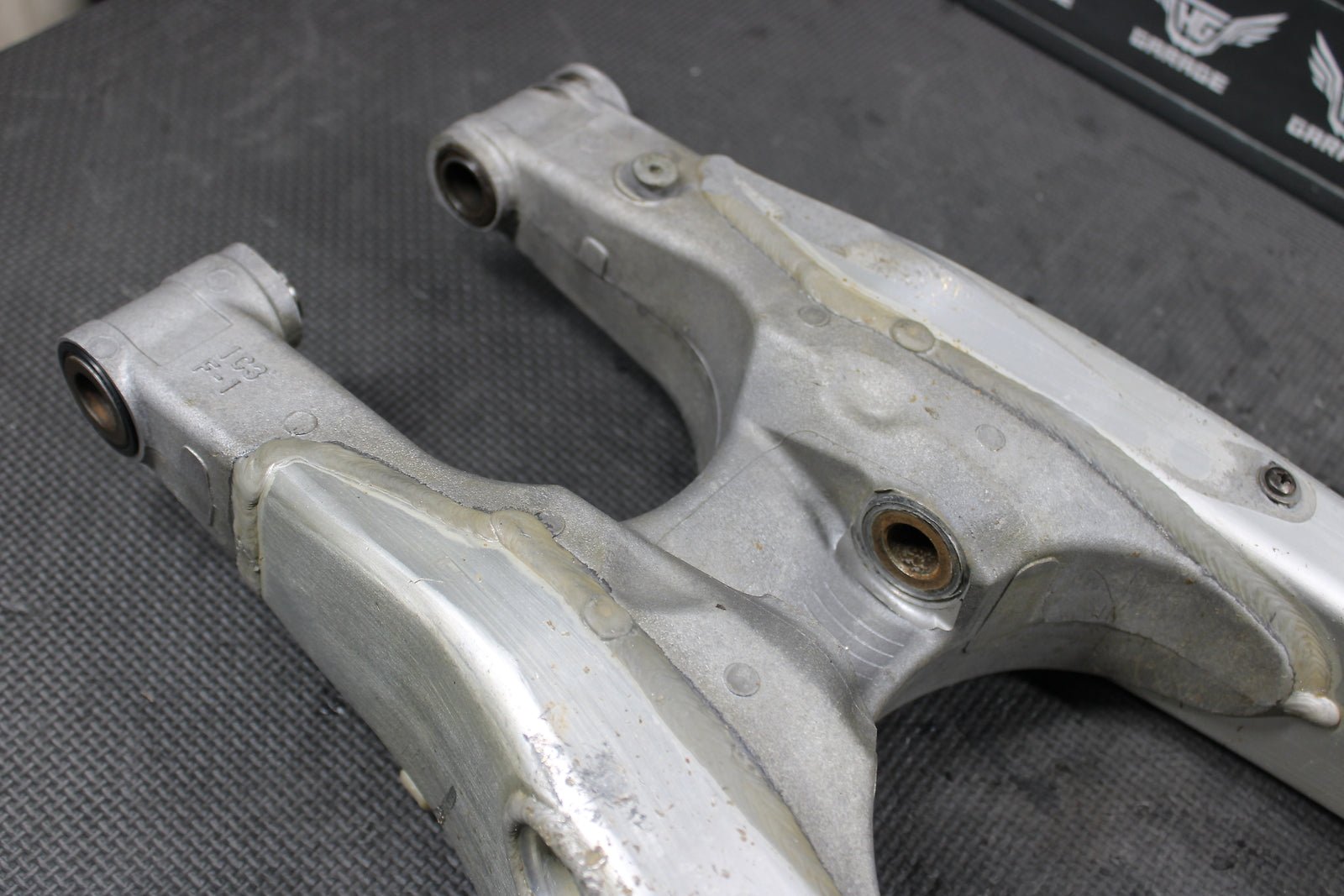 2005 Yamaha YZ250F OEM Swingarm Swing Arm Suspension 1C3 - 22110 - 00 - 00 - hggarage