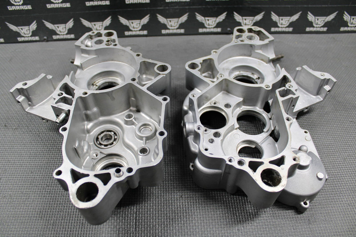 1992 KAWASAKI KX125 OEM LEFT RIGHT ENGINE MOTOR CRANKCASE CRANK CASES 14001 - 5314 - hggarage