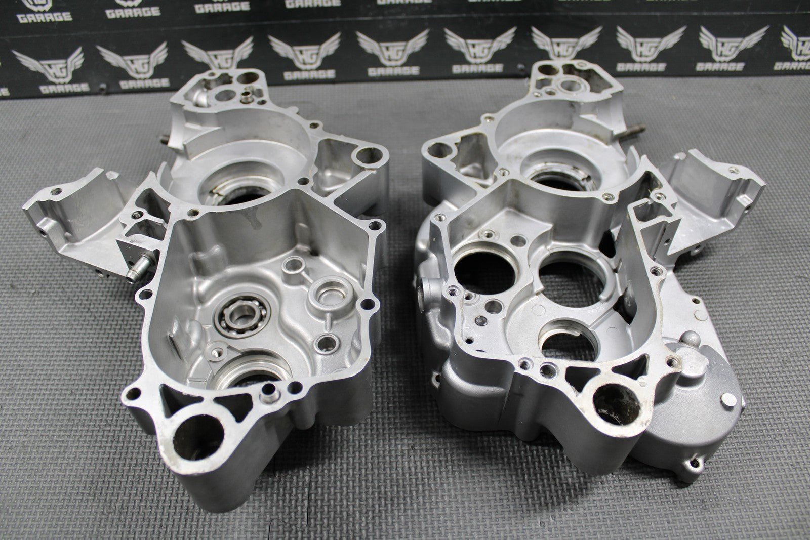 1992 KAWASAKI KX125 OEM LEFT RIGHT ENGINE MOTOR CRANKCASE CRANK CASES 14001 - 5314 - hggarage