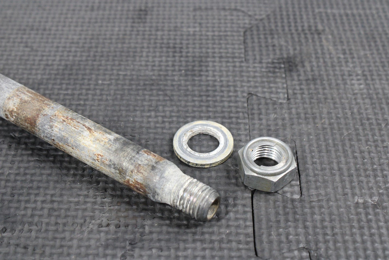2018 HONDA0 04 - 22 CRF250R OEM REAR BACK SWINGARM BOLT SUSPENSION PIVOT AXLE 521 - hggarage