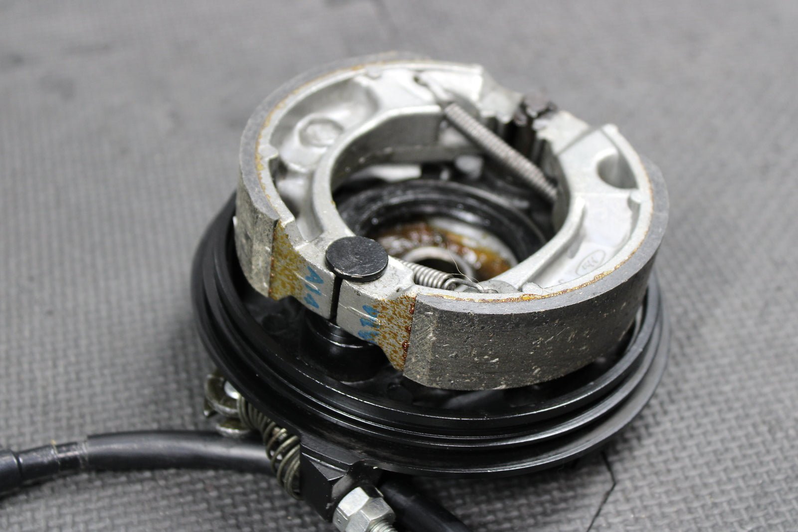 2001 Honda XR200R 84 - 88 / 1990 1991 / 93 - 02 OEM Front Brake Caliper 06430 - Gbj - J1 - hggarage