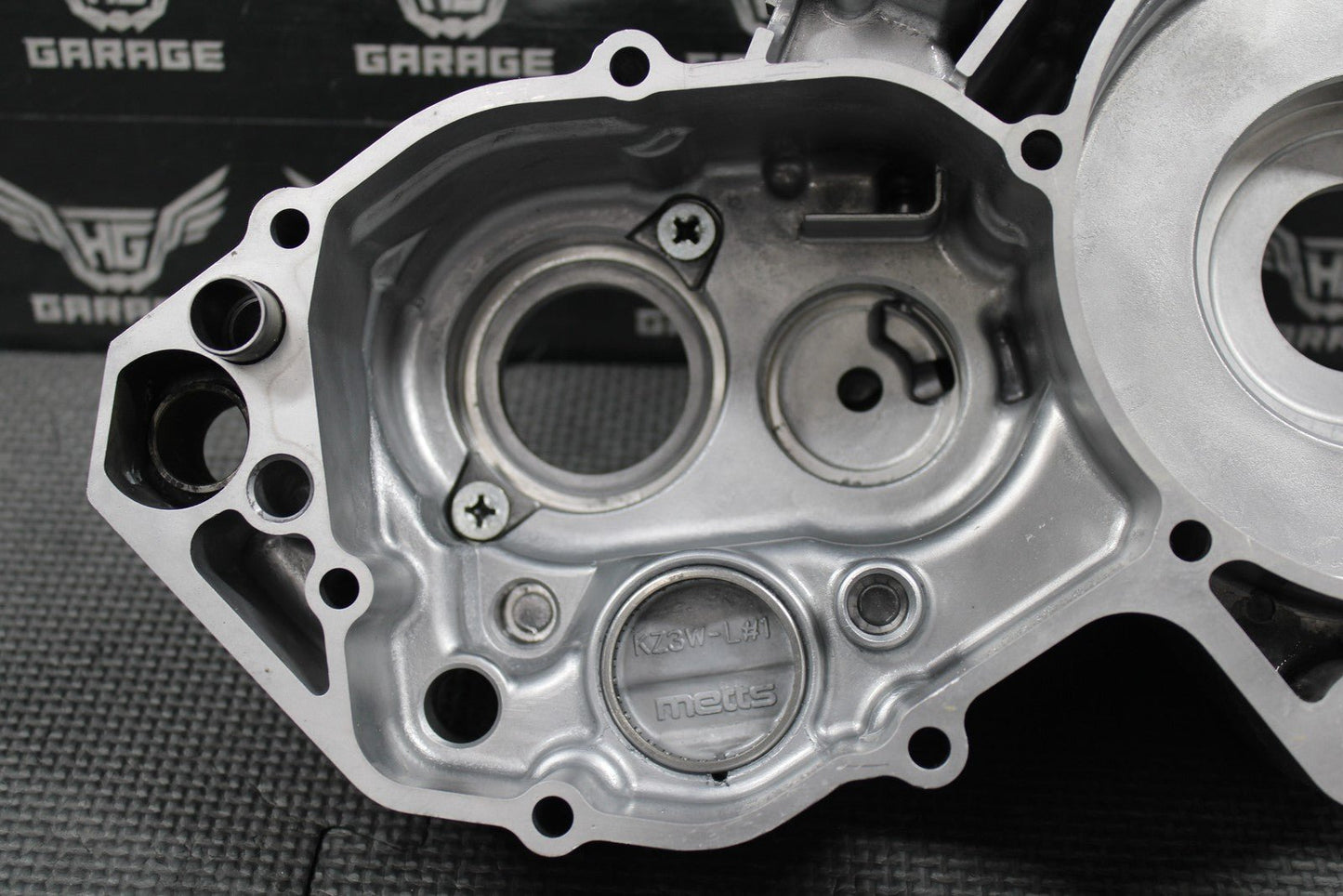 2003 HONDA CR250R OEM LEFT ENGINE CRANKCASE CRANK CASE BLOCK 04922 - KZ3 - L31 NICE! - hggarage