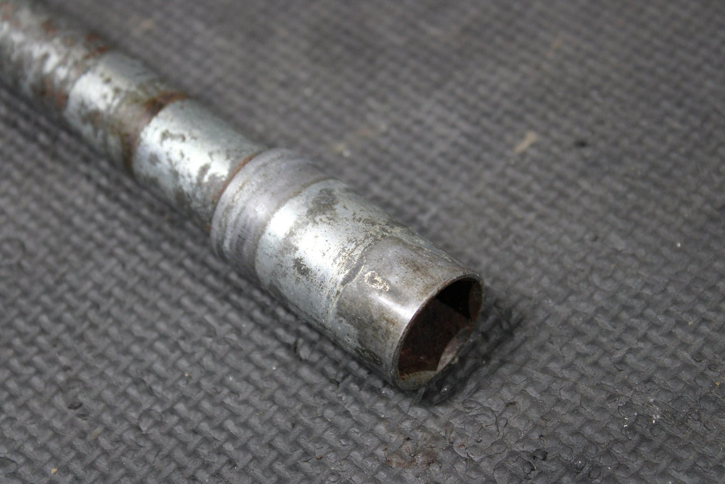 2007 YAMAHA YZ450F OEM FRONT WHEEL RIM AXLE PIVOT BOLT SWINGARM BOLT - hggarage
