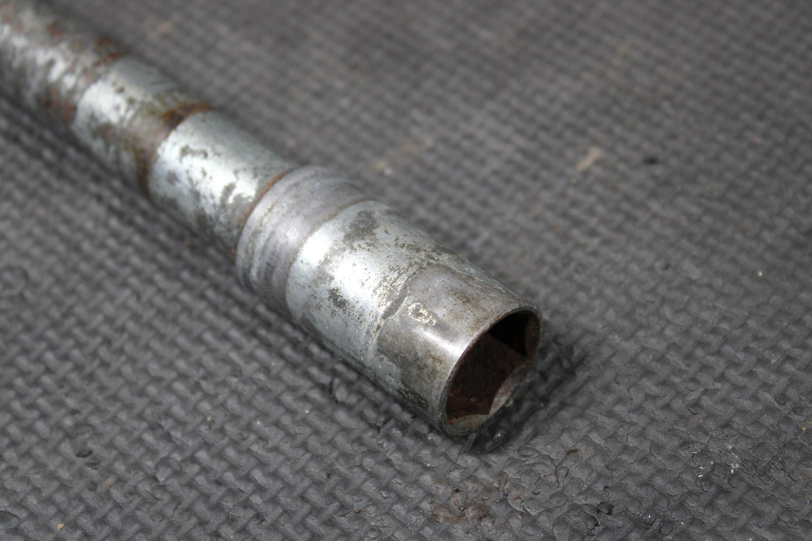 2007 YAMAHA YZ450F OEM FRONT WHEEL RIM AXLE PIVOT BOLT SWINGARM BOLT - hggarage
