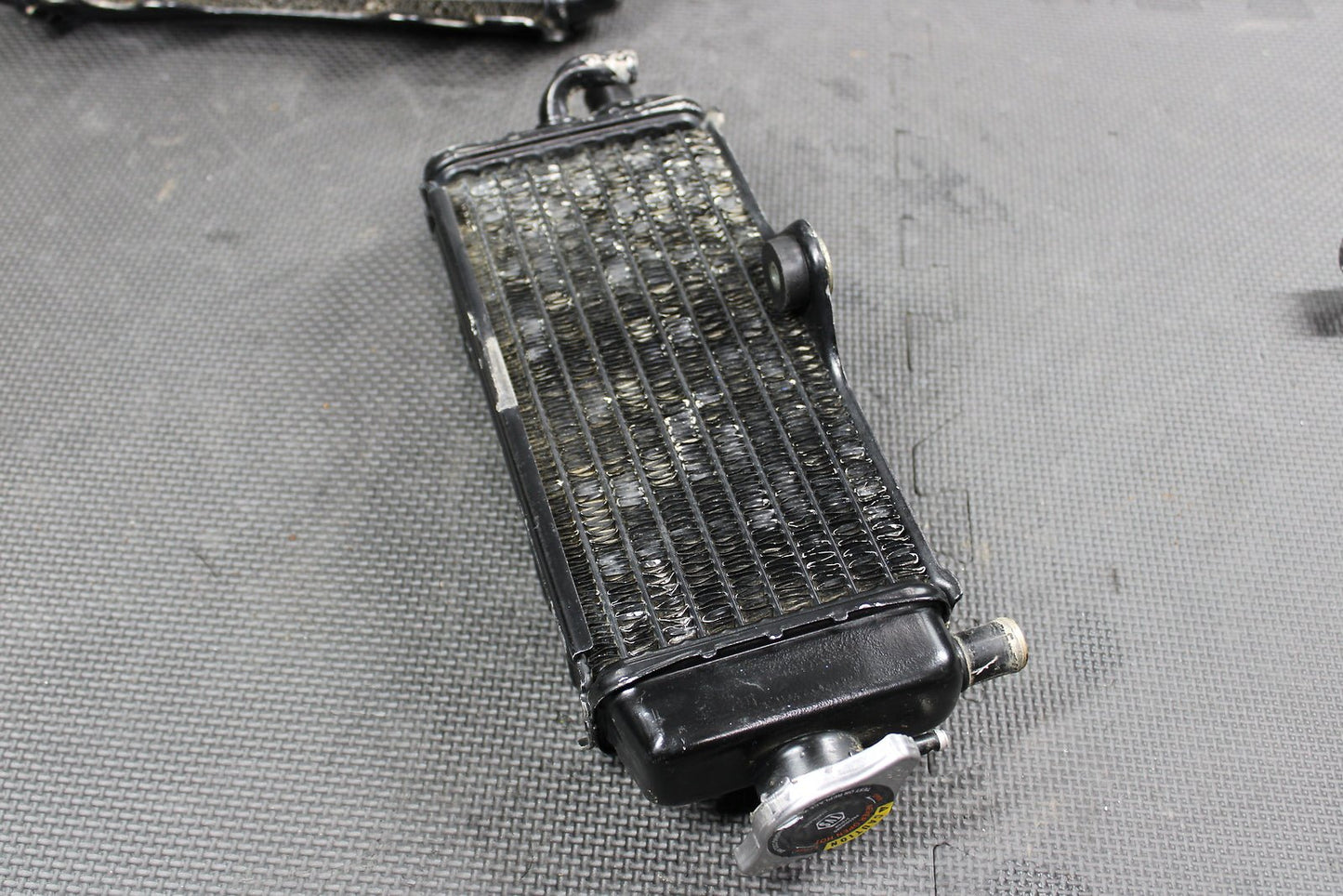 1999 YAMAHA YZ125 OEM ENGINE MOTOR COOLING COOLER RADIATOR 4SS - 1240A - 10 - 00 - hggarage