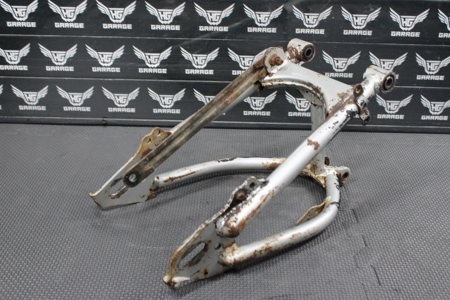 1985 YAMAHA PW80 OEM SWINGARM SWING ARM SUSPENSION - hggarage