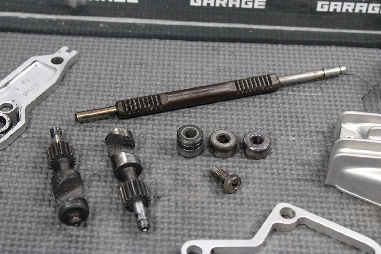 1986 KAWASAKI KDX200 OEM ENGINE POWER VALVE EXHAUST VALVE W CYLINDER COVERS - hggarage