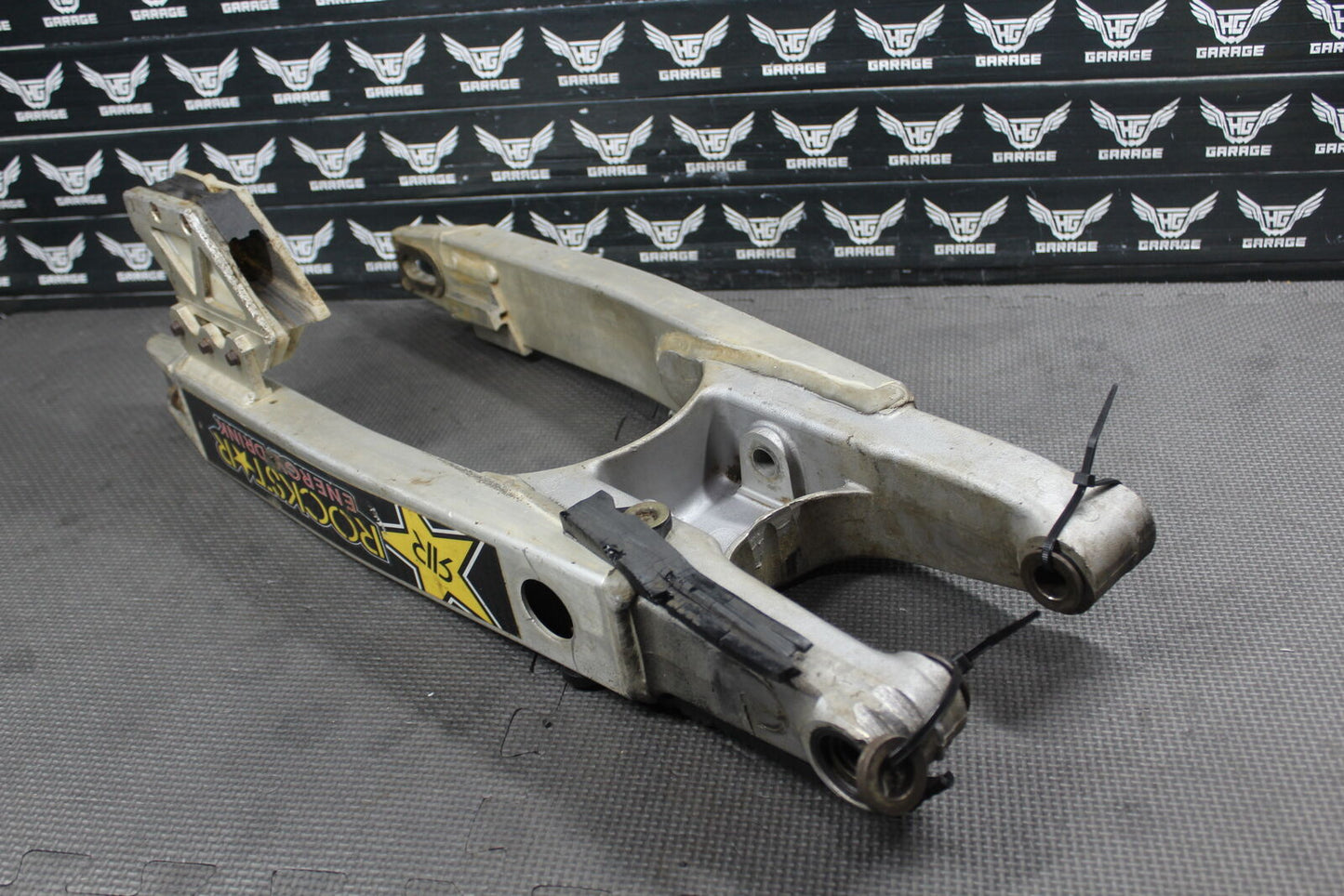 1997 SUZUKI RM250 OEM SWINGARM SWING ARM SUSPENSION 61000-36E10