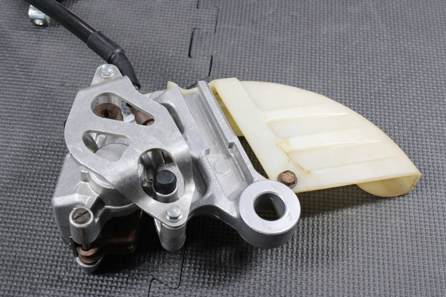 2000 SUZUKI DRZ400 OEM REAR BACK BRAKE CALIPER MASTER CYLINDER PEDAL HOSE - hggarage