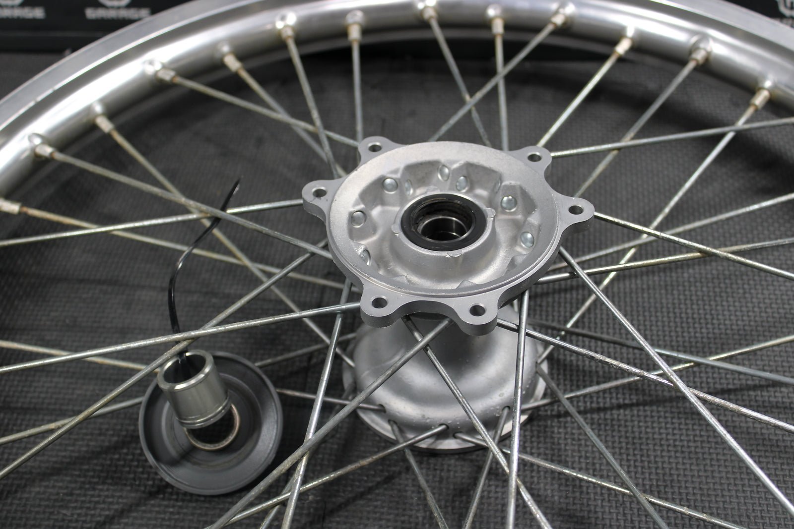 2002 HONDA 02 - 05 CRF450R OEM DID SILVER 21" FRONT WHEEL RIM HUB 44650 - KZ4 - 810 - hggarage