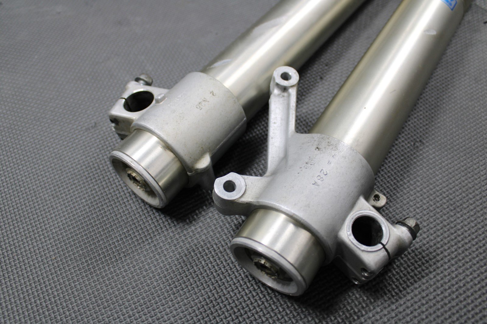 2003 KAWASAKI KLX400SR OEM SHOWA RIGHT LEFT FRONT SUSPENSION FORKS SHOCKS GOOD! - hggarage