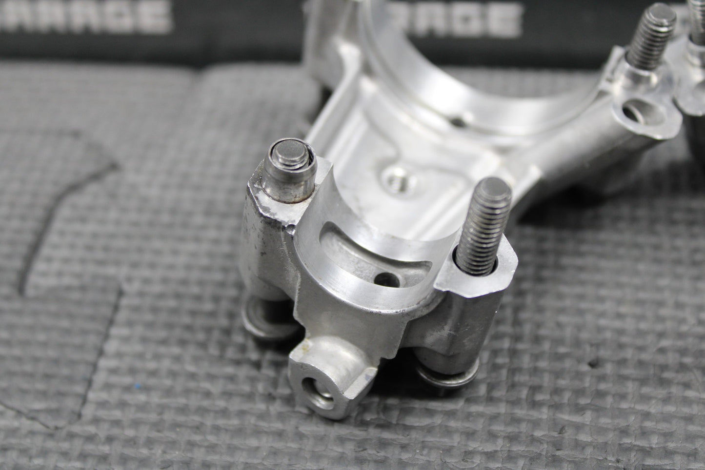 2003 YAMAHA 03 - 05 YZ450F WR450F OEM CYLINDER HEAD CAM CAPS CAMSHAFT TOWERS BOLTS - hggarage