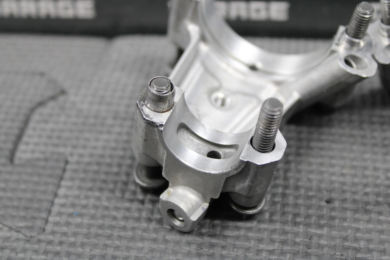 2003 YAMAHA 03 - 05 YZ450F WR450F OEM CYLINDER HEAD CAM CAPS CAMSHAFT TOWERS BOLTS - hggarage