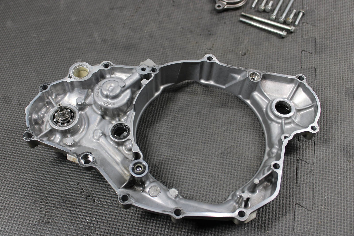 2010 Yamaha YZ450F OEM Engine Motor Side Clutch Cover Assembly 33D - 15415 - 10 - 00 - hggarage